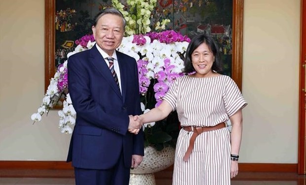 Le général Tô Lâm, ministre vietnamien de la Sécurité publique, et Katherine Tai, représentante américaine au commerce. Photo : VNA.
