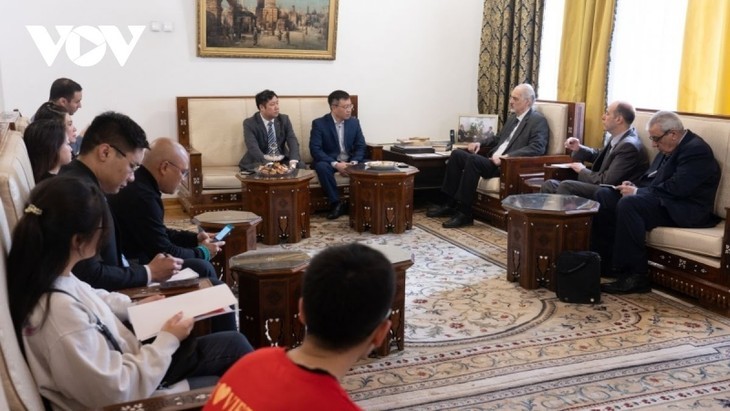 L'ambassadeur syrien en Russie, Bashar al-Jaafari, a accueilli samedi 18 février les représentants de la diaspora vietnamienne. Photo : VOV.