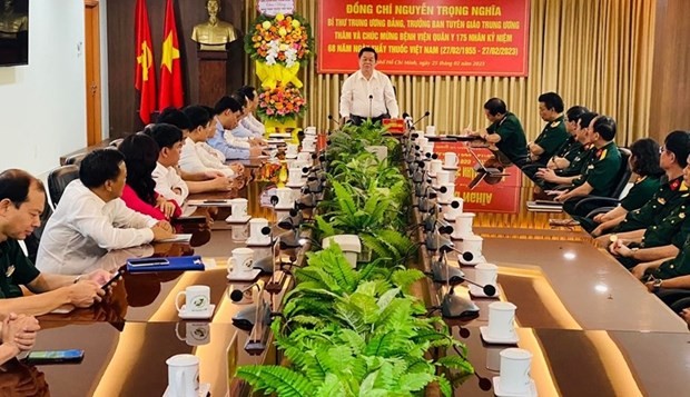 Nguyên Trong Nghia visite l'hôpital militaire 175 du ministère de la Défense. Photo : VNA.