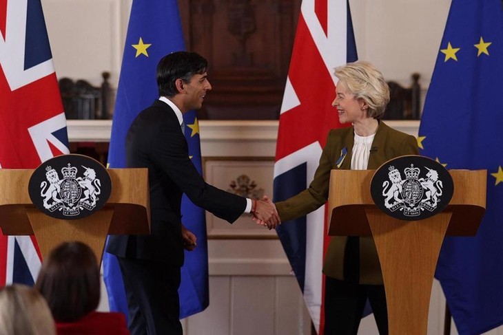 Le Premier ministre britannique, Rishi Sunak (à gauche) et la Présidente de la Commission européenne Ursula von der Leyen. Photo : VOV.
