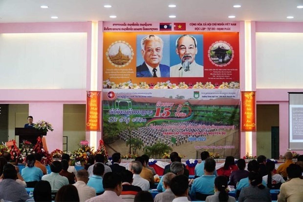 Vue de la cérémonie de célébration du 15e anniversaire de l’école bilingue lao-vietnamien Nguyên Du. Photo : VNA.