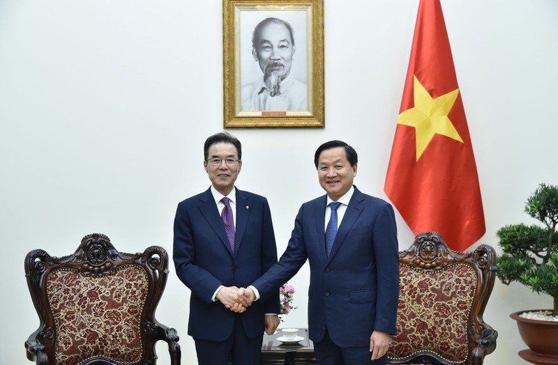 Le Vice-Premier ministre Lê Minh Khai (à droite) et Lee Sung-hee, président de la NACF de la République de Corée. Photo : VGP