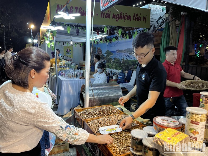 Un stand lors du 19e Festival du tourisme de Hô Chi Minh-Ville. Photo : NDEL.