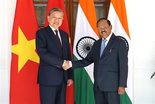 Le ministre vietnamien de la Sécurité publique Tô Lâm (à gauche) et le Conseiller indien à la sécurité nationale, Ajit Kumar Doval. Photo : VNA.