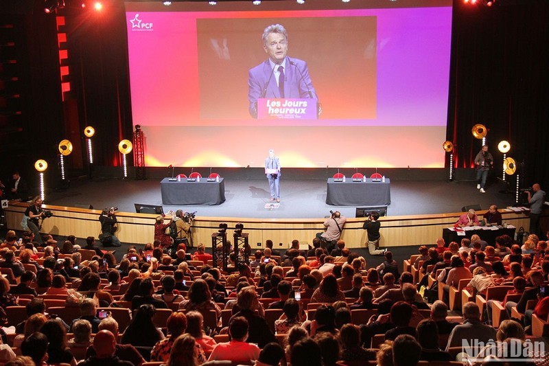 Fabien Roussel prend la parole le 10 avril lors du 39e congrès du Parti communiste français. Photo : NDEL.