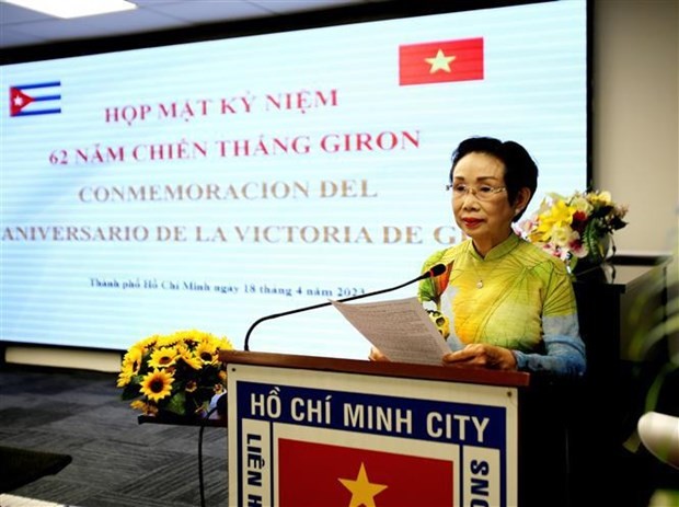 La présidente de l'Association d'amitié Vietnam-Cuba de Hô Chi Minh-Ville, Truong Thi Hiên, prend la parole lors de l'événement. Photo : VNA