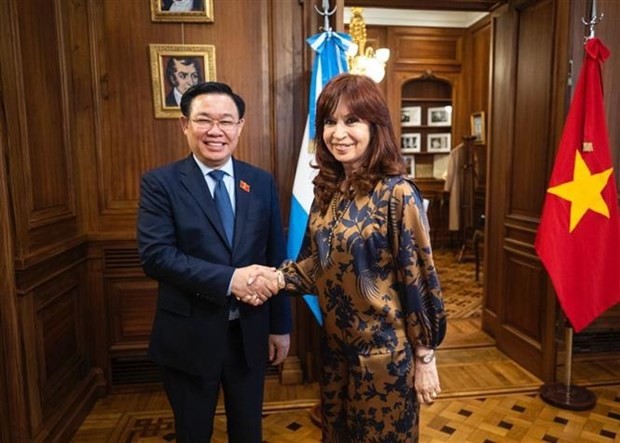 Le Président de l'AN du Vietnam, Vuong Dinh Huê, et la Présidente de l'Honorable Sénat de la Nation et Vice-Présidente de l’Argentine, Cristina Fernández de Kirchner, à Buenos Aires. Photo : VNA.