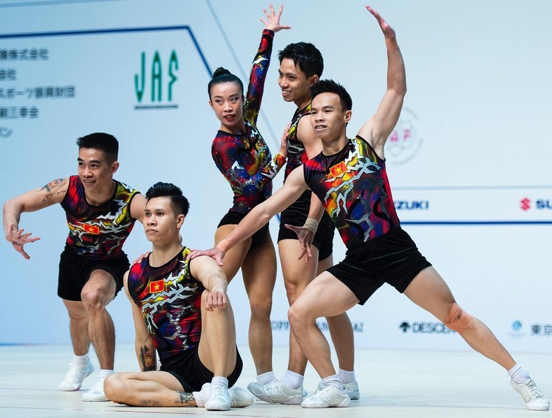 Cinq athlètes vietnamiennes à la Coupe du monde d’aérobic Suzuki 2023 au Japon. Photo : NDEL.