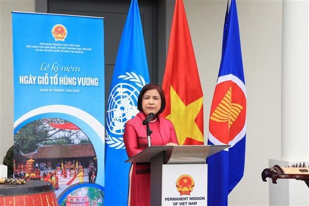 L'ambassadrice Lê Thi Tuyêt Mai, chef de la mission vietnamienne à Genève, prend la parole. Photo : VNA.