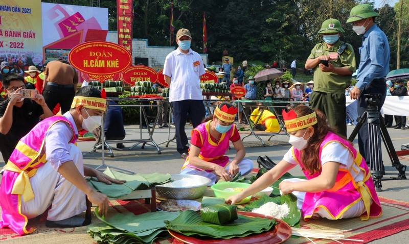 Le concours de confection du banh chung et du banh giây est organisé annuellement lors de la Fête du temple Hùng. Photo : hanoimoi.com.vn