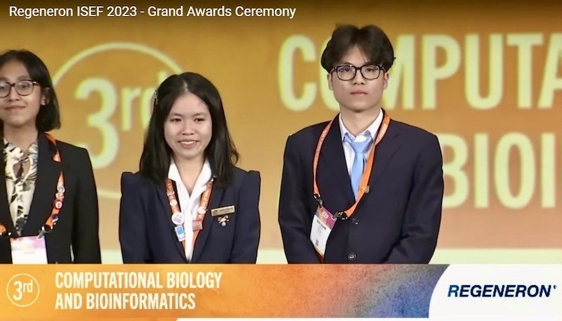 Nguyên Thi Mai Anh et Nguyên Binh Giang reçoivent le 3e Prix au Regeneron ISEF 2023. Photo : NDEL.