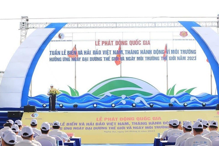 Lancement de la Semaine de la mer et des îles du Vietnam et du Mois d’action pour l’environnement 2023. Photo: hanoimoi.com.vn