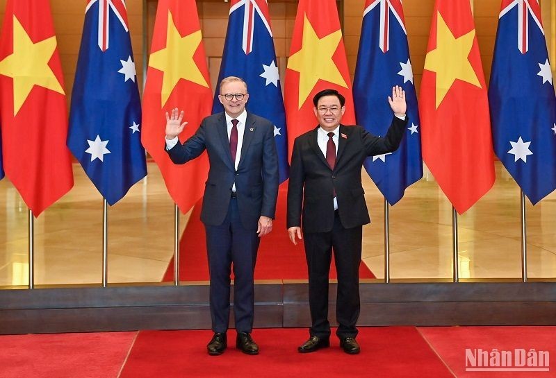 Le Président de l'Assemblée nationale, Vuong Dinh Huê (à droite), et le Premier ministre australien, Anthony Albanese. Photo : NDEL.