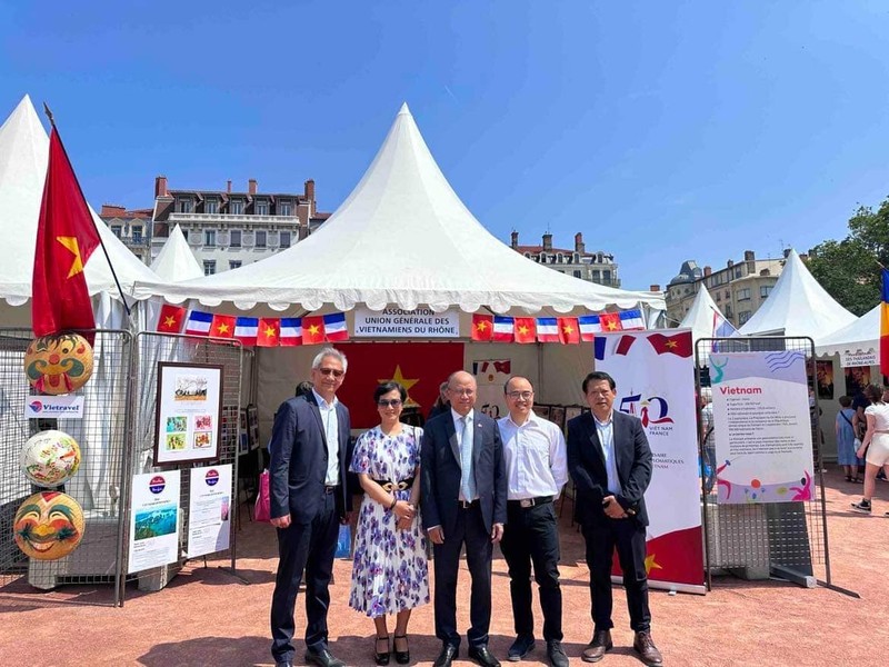 Le pavillon du Vietnam lors de la Fête consulaire annuelle à Lyon. Photo : thoidai.com.vn