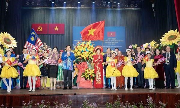 Cérémonie marquant le 50e anniversaire de l'établissement des relations diplomatiques entre le Vietnam et la Malaisie à Hô Chi Minh-Ville. Photo : VNA