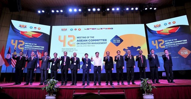 Les délégués à la 42e réunion annuelle du Comité de l'ASEAN sur la gestion des catastrophes. Photo : hanoimoi.com.vn