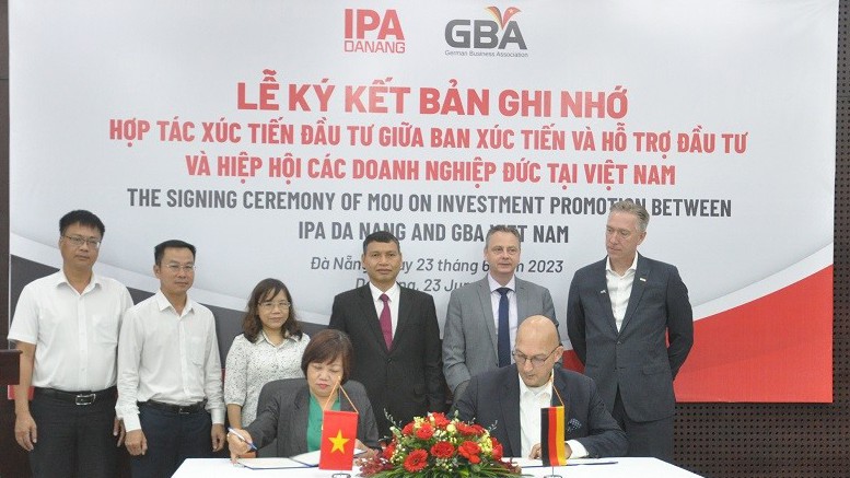 Signature du protocole d'accord entre le service de promotion et de soutien des investissements de Dà Nang et le GBA. Photo : baodautu.vn