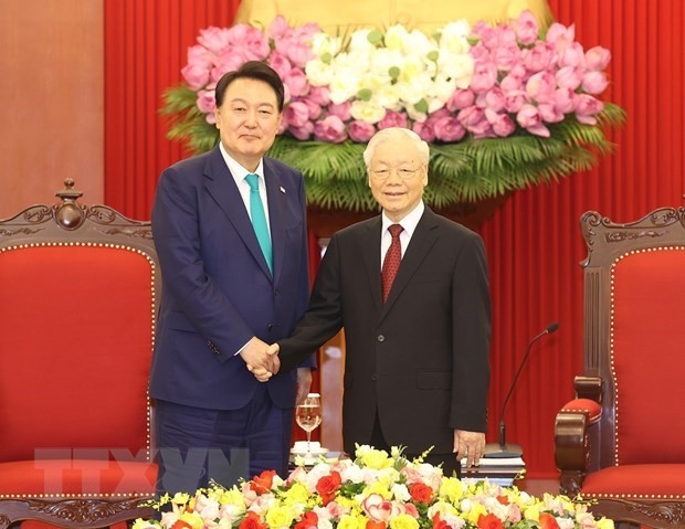 Le Président sud-coréen Yoon Suk Yeol et le SG du Parti communiste du Vietnam, Nguyên Phu Trong (à droite). Photo : VNA.