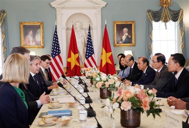 Vue de la rencontre entre le chef de la Commission des relations extérieures du Comité central du Parti communiste du Vietnam, Lê Hoài Trung et le secrétaire d’État américain Antony Blinken. Photo : VNA.