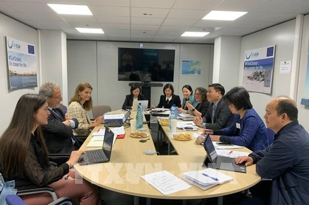 Vue de la séance de travail entre la mission technique du ministère vietnamien de l’Agriculture et du Développement rural et la Direction générale des affaires maritimes et de la pêche de la Commission européenne. Photo : VNA