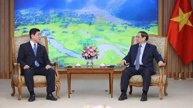 Le Premier ministre Pham Minh Chinh (à doite) et le gouverneur de la préfecture japonaise de Kagoshima, Shiota Koichi, à Hanoi, le 10 juillet. Photo : VNA.