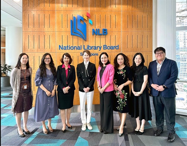 La délégation vietnamienne lors de sa séance de travail avec celle de la Bibliothèque nationale de Singapour. Photo : baovanhoa.vn