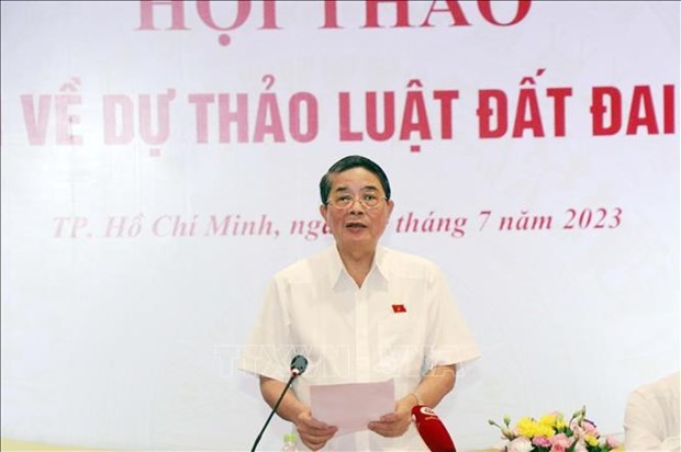 Le vice-président de l'Assemblée nationale du Vietnam, Nguyên Duc Hai, s'exprime au colloque. Photo : VNA.