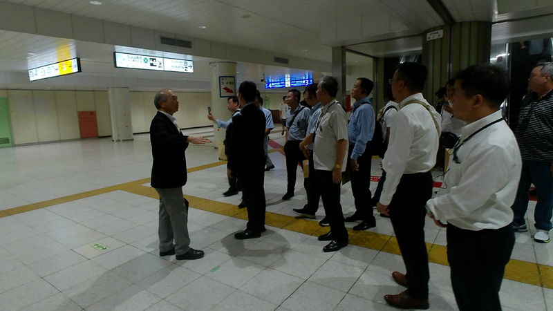 La délégation de Hô Chi Minh-Ville à la gare Centrale de Tokyo. Photo : CPV.