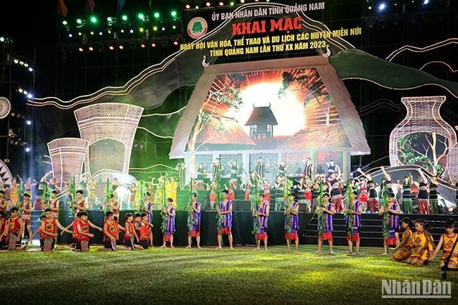 La cérémonie d’ouverture du Festival de la culture, des sports et du tourisme des districts montagneux de Quang Nam. Photo : NDEL