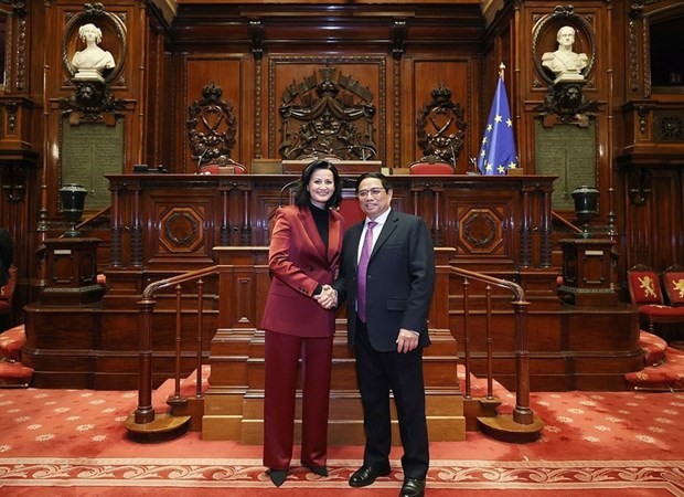 Le Premier ministre vietnamien, Pham Minh Chinh (à droite) et la Présidente du Sénat belge Stephanie D'Hose, à Bruxelles l'année dernière. Photo : VNA.