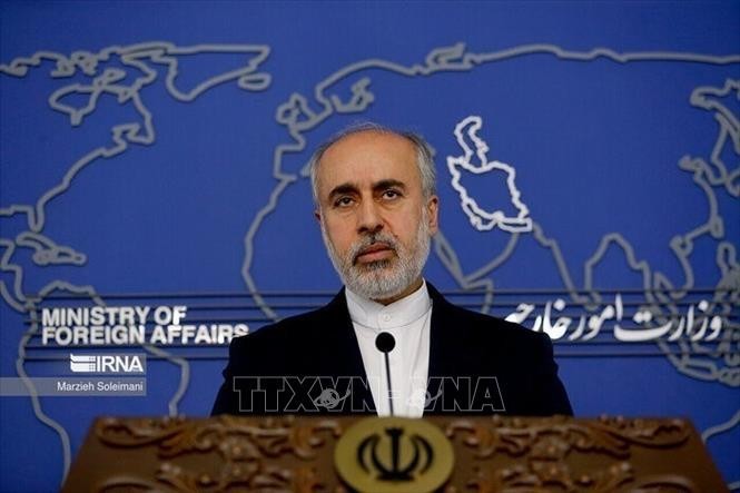 Le porte-parole du ministère iranien des Affaires étrangères, Nasser Kanaani, s'exprime lors d'une conférence de presse à Téhéran. Photo : IRNA/AVI.