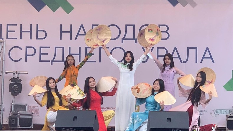 Un spectacle d'étudiants et d'enfants de la communauté vietnamienne à Ekaterinbourg. Photo : NDEL.