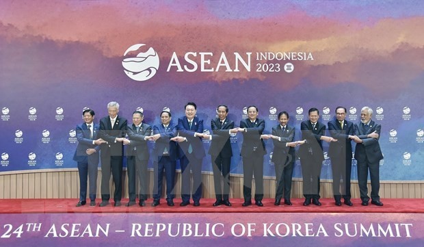 Le Premier ministre Pham Minh Chinh (4e à gauche) et les chefs des délégations au 24e Sommet ASEAN-République de Corée. Photo : VNA