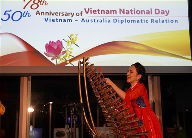 Un numéro artistique présenté lors de la célébration du 78e anniversaire de la Fête nationale du Vietnam. Photo : VNA.