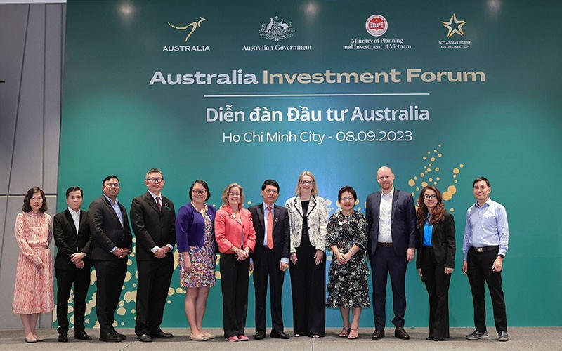 Lors du forum australien sur l’investissement afin de renforcer la coopération commerciale et d’investissement entre le Vietnam et l’Australie. Photo : NDEL.