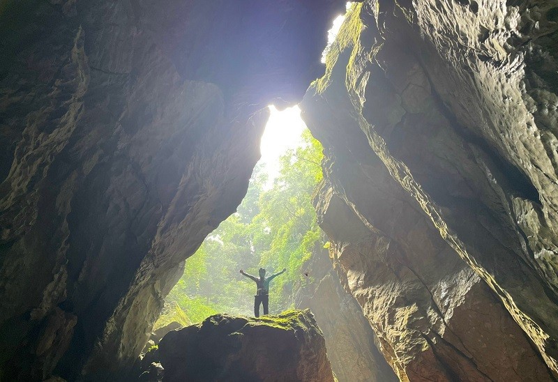 La grotte Son Nu mesure environ 1,8 km de long, avec une largeur allant de 20 m à 50 m et une hauteur moyenne d’environ 35 m. Photo : kinhtedothi.vn