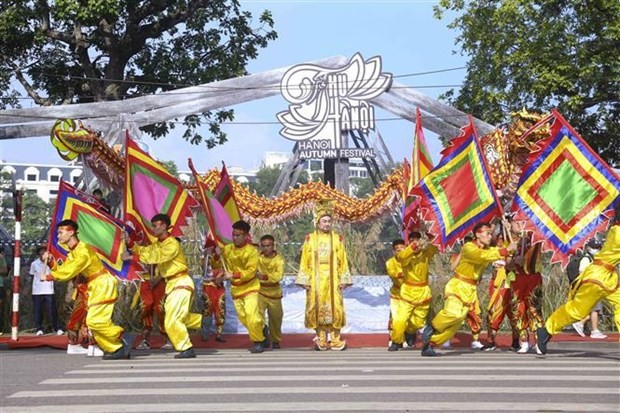 Spectacle de danse du dragon. Photo : VNA.