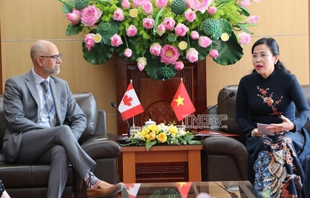 La secrétaire du Comité provincial du Parti de Thai Nguyên, Nguyên Thanh Hai, et l'ambassadeur du Canada au Vietnam, Shawn Steil. Photo : VNA.