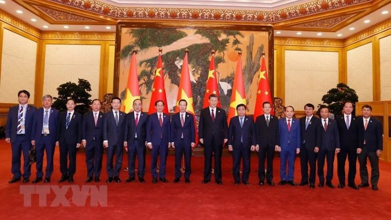 Le Président vietnamien, Vo Van Thuong, le Secrétaire général, Président de la République populaire de Chine, Xi Jinping, et les délégations de haut rang des deux pays. Photo : VNA.