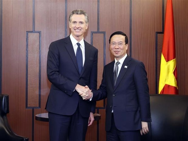 Le Président du Vietnam, Vo Van Thuong (à droite), et le gouverneur de Californie, Gavin Newsom. Photo : VNA.