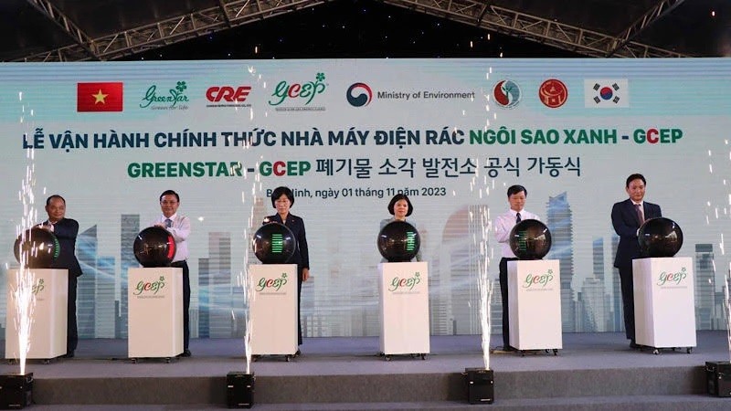 La mise en service de la centrale énergétique Green Star CRE, située à Phù Lang, chef-lieu de Quê Vo, province de Bac Ninh. Photo : NDEL.