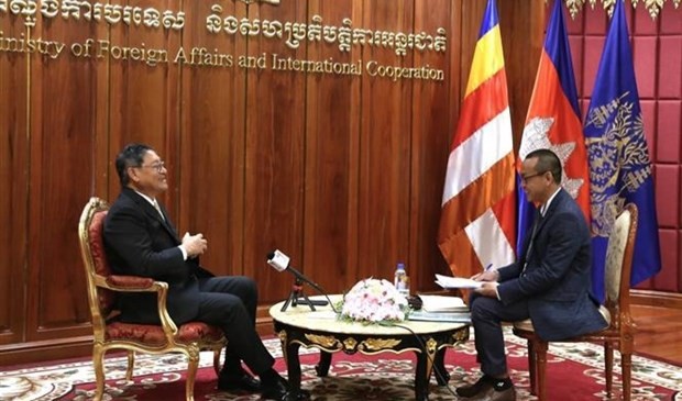 Panorama de l'interview au siège du ministère cambodgien des Affaires étrangères et de la Coopération internationale à Phnom Penh. Photo : VNA.