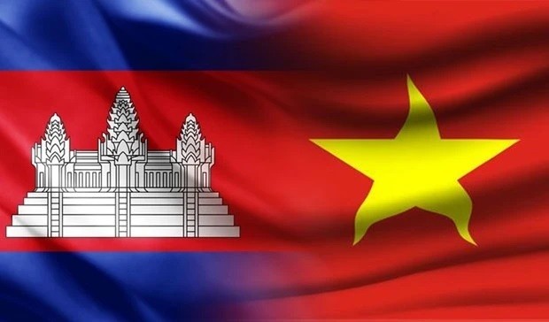 Les drapeaux du Cambodge et du Vietnam. Photo : VNA.