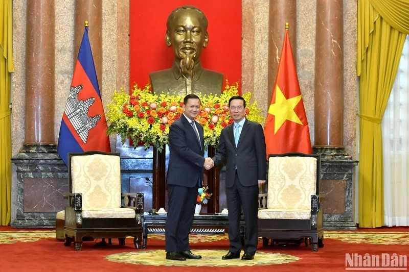 Le Président de la République, Vo Van Thuong (à droite) et le Premier ministre cambodgien, Samdech Hun Manet. Photo : NDEL.