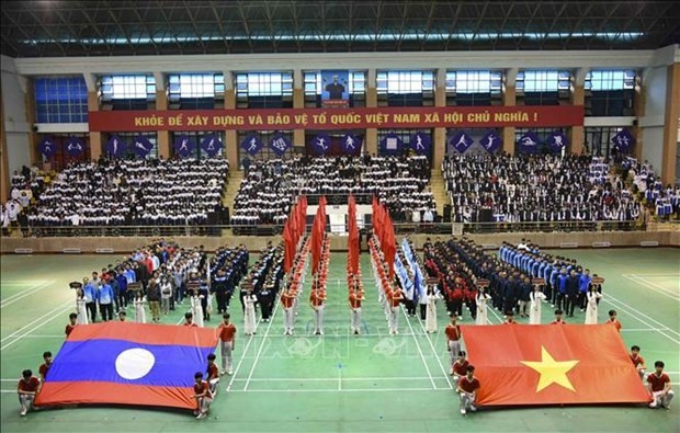 Cérémoine d'ouverture de l'échange culturel et sportif amical entre les élèves de la province de Diên Biên et de six provinces septentrionales du Laos. Photo : VNA.