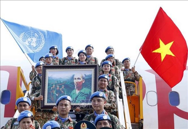 La force vietnamienne de maintien de la paix a décollé de l'aéroport international de Nôi Bài (en banlieue de la capitale Hanoï), pour effectuer des missions de l'ONU au sein de la FISNUA. Photo : VNA.