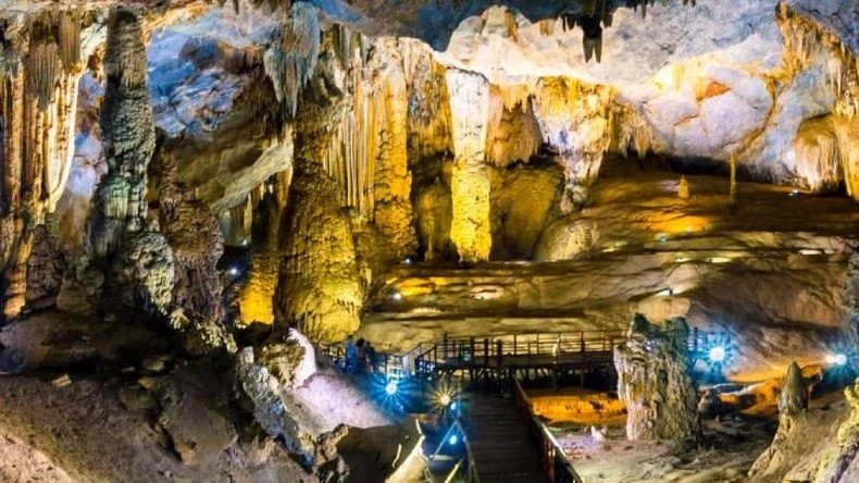 Dans la grotte Thiên Duong. Photo : NDEL.