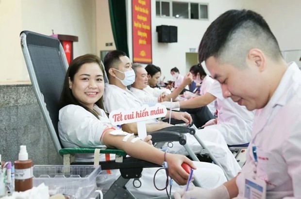 De nombreuses personnes prennent rendez-vous pour un don de sang tôt avant le Têt. Photo : BVCC.