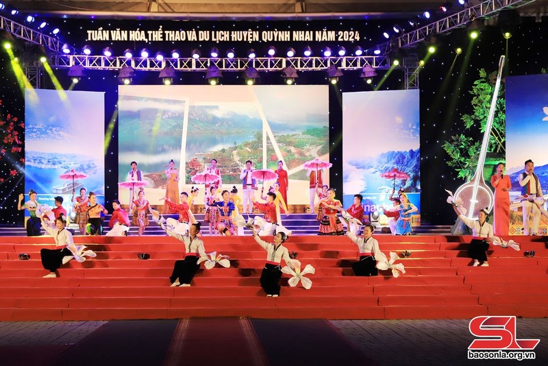 Cérémonie d’ouverture de la Semaine de culture, de sport et de tourisme 2024 du district de Quynh Nhai. Photo : baosonla.org.vn
