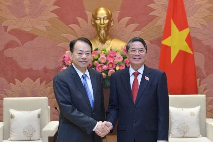 Le vice-président de l’Assemblée nationale, Nguyên Duc Hai (à droite) et le président de la BAD, Masatsugu Asakawa. Photo : sggp.org.vn
